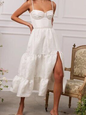 Elegant White Sleeveless Dress